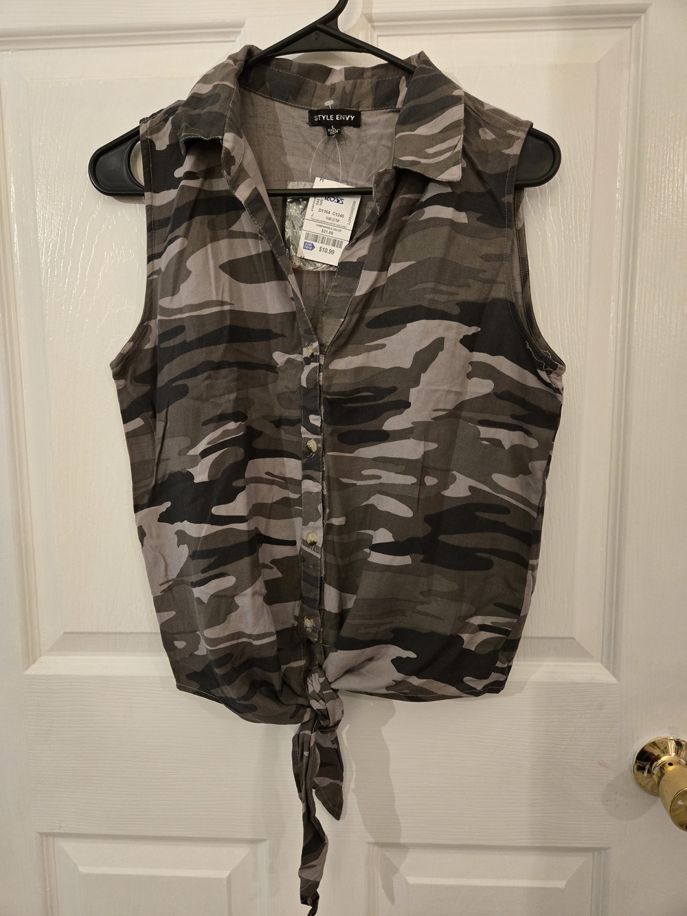 Style Envy Gray Camouflage Tie-Front Sleeveless Button-Down Top